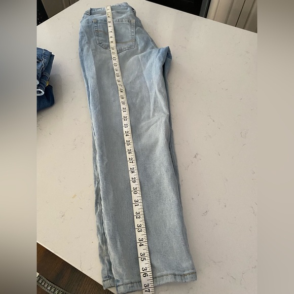 Levis signature Strauss Mom Jeans, Size 30 - Picture 2 of 13